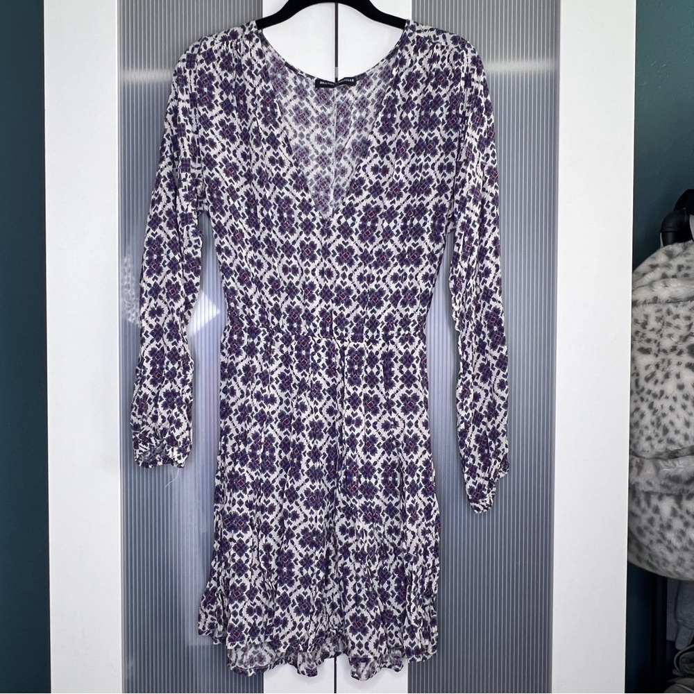 brandy melville long sleeve v neck dress